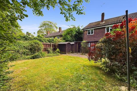 12 Abbey Close, Pinner, HA5 2AW