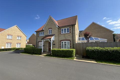 4 bedroom detached house for sale, Studley Gardens, Studley, Calne