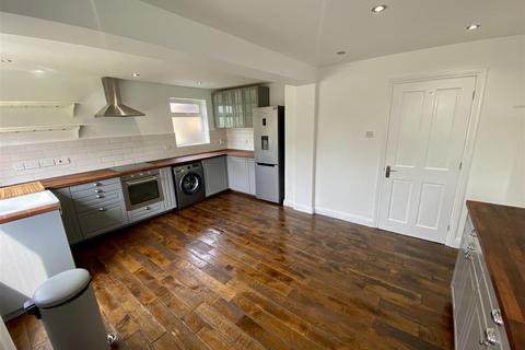 3 bedroom semi-detached house to rent, Hastings Avenue, Merryoaks, Durham