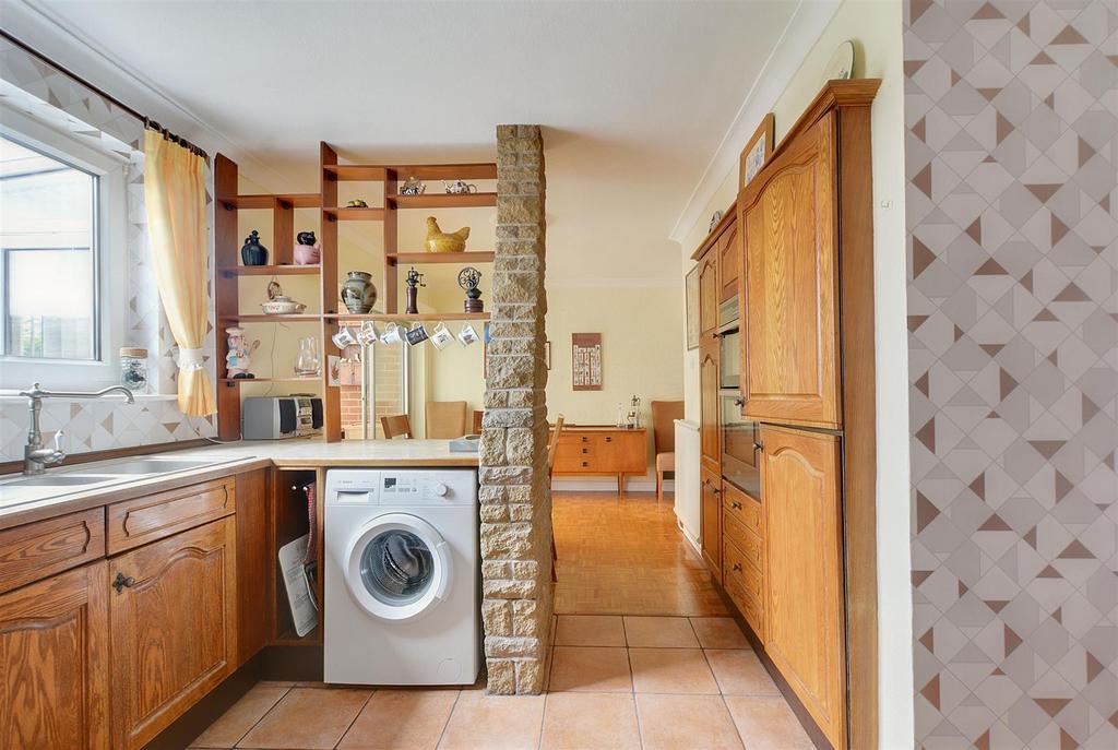 Kitchen 2.jpeg