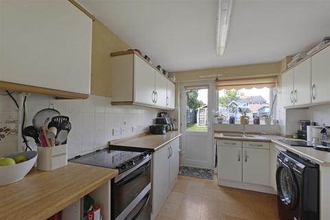 3 bedroom semi-detached house for sale, Linden Close, Paddock Wood, Tonbridge