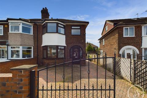 3 bedroom semi-detached house for sale, Detroit Avenue, Leeds