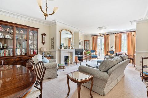 Flat 3, The Pavilion Eyhurst Park, Kingswood, Tadworth, KT20 6JP