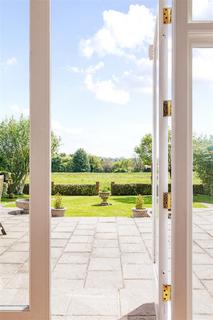 Flat 3, The Pavilion Eyhurst Park, Kingswood, Tadworth, KT20 6JP