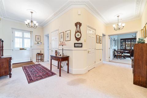Flat 3, The Pavilion Eyhurst Park, Kingswood, Tadworth, KT20 6JP