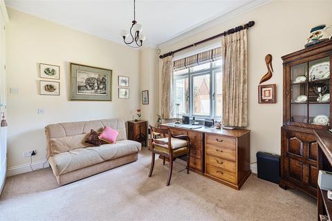 Flat 3, The Pavilion Eyhurst Park, Kingswood, Tadworth, KT20 6JP
