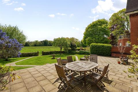 Flat 3, The Pavilion Eyhurst Park, Kingswood, Tadworth, KT20 6JP
