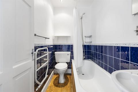 1 bedroom flat for sale, Hollycroft Avenue, Hampstead NW3