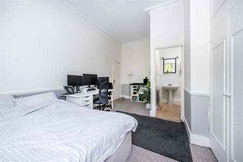 3 bedroom flat for sale, Aberdare Gardens, South Hampstead, London NW6