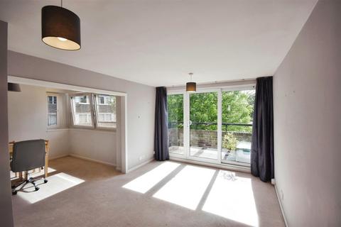 3 bedroom apartment for sale, Augustus Close, Brentford