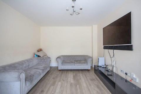 5 Ayres Drive, Hauxton, Cambridge, CB22 5FR