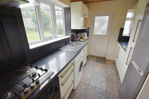 3 bedroom end of terrace house for sale, Dalton Clowes, Huddersfield HD5