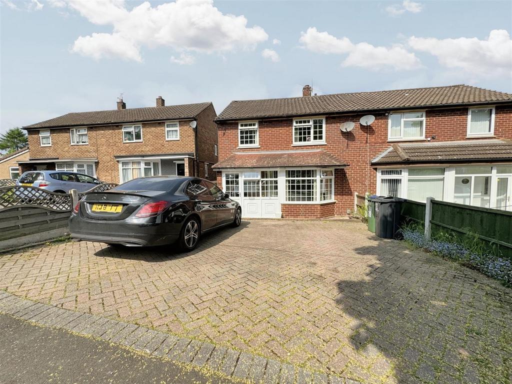 Denbigh Drive, West Bromwich 3 bed semidetached house for sale £225,000