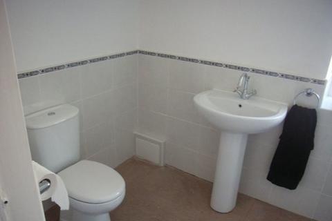 4 bedroom maisonette to rent, Dean Road, South Shields