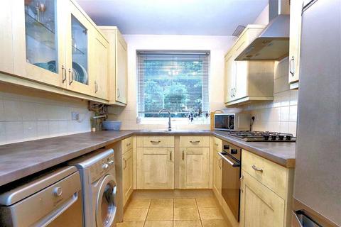 1 bedroom flat for sale, Cedar Court, Station Road, Epping