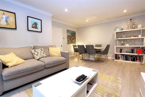 1 bedroom flat for sale, Cedar Court, Station Road, Epping