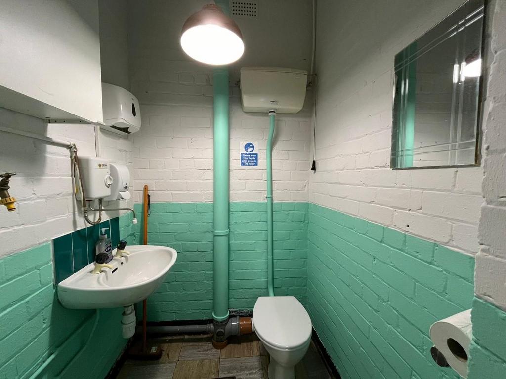 Toilet.jpg