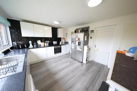 2 bedroom terraced house for sale, Welwyn Park Avenue, Hull