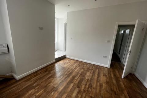 2 bedroom end of terrace house to rent, Metchley Lane, Birmingham