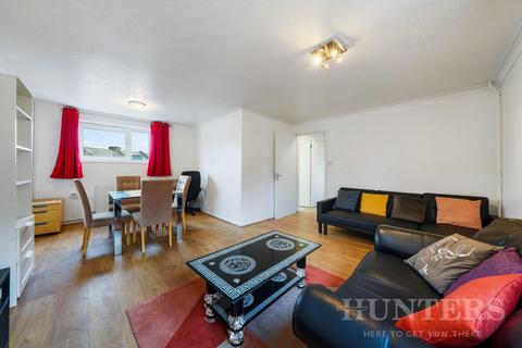 2 bedroom flat to rent, Russell Road, London