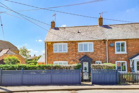 3 bedroom end of terrace house for sale, High Street North, Stewkley