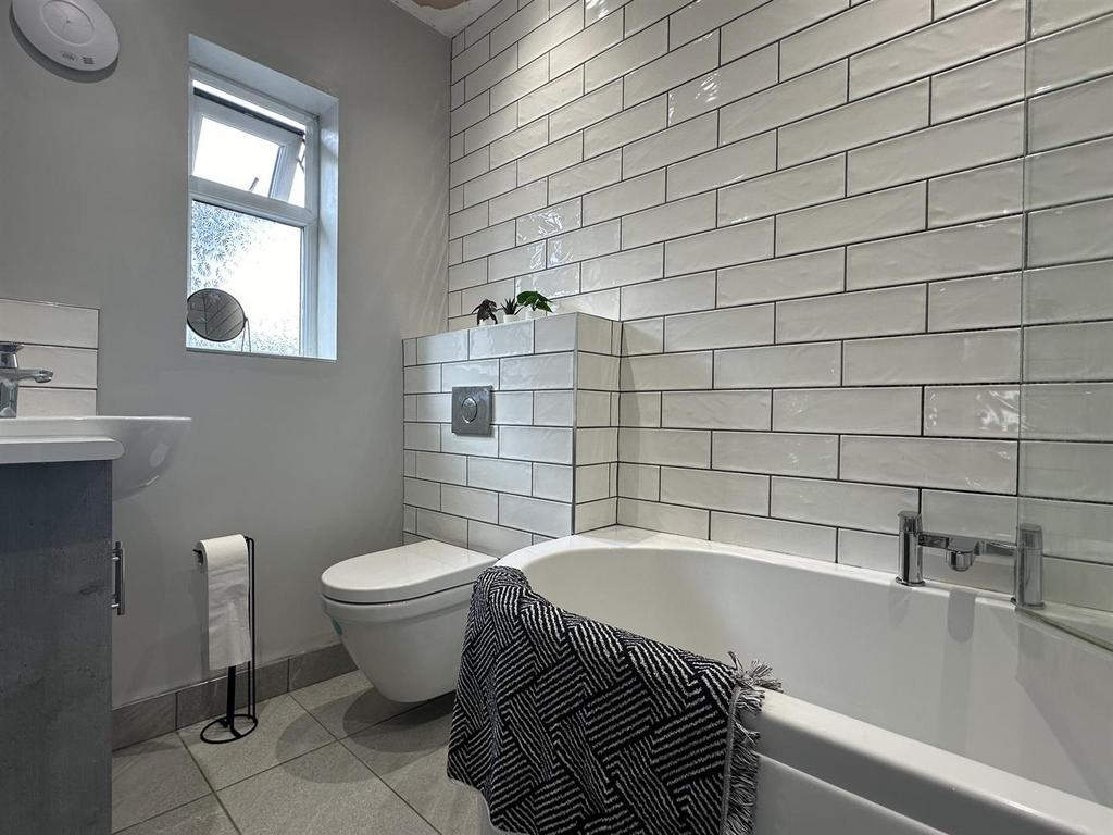 Family bathroom/w.c.