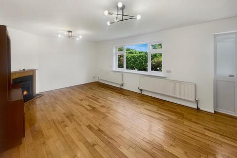 2 bedroom detached bungalow to rent, Barryfields, Shalford, Braintree