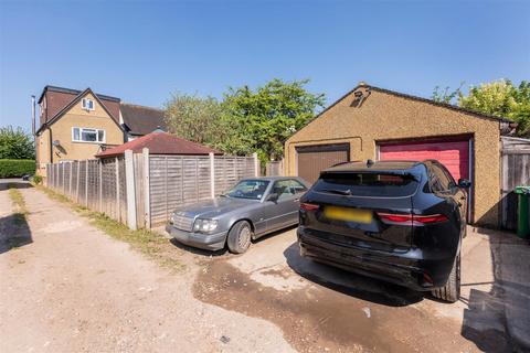 4 bedroom detached house for sale, St. Andrews Way, Cippenham