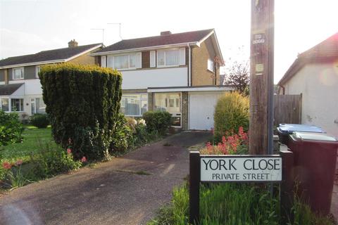 3 bedroom house for sale, York Close, Herne Bay