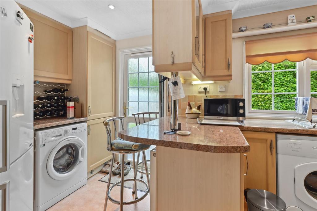 Bakers Farm, Hailsham 3 bed park home for sale £225,000