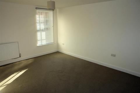 2 bedroom flat to rent, Florey Gardens, Aylesbury