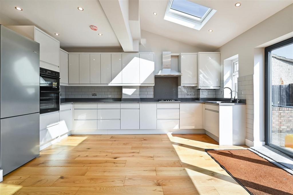 Kitchen 3.jpg
