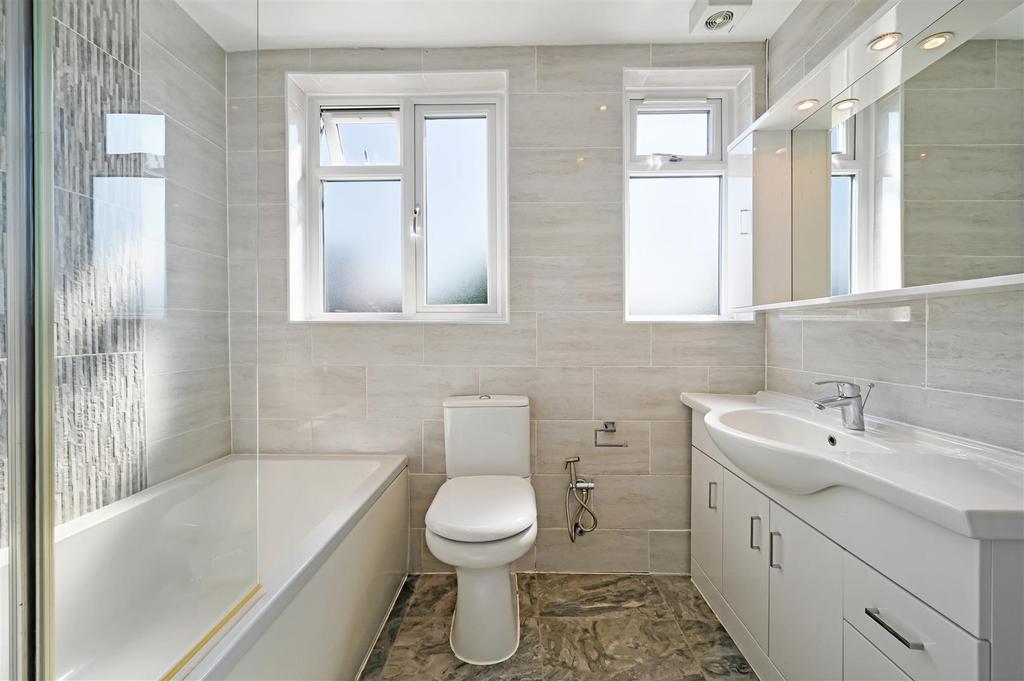 Family Bathroom.jpg