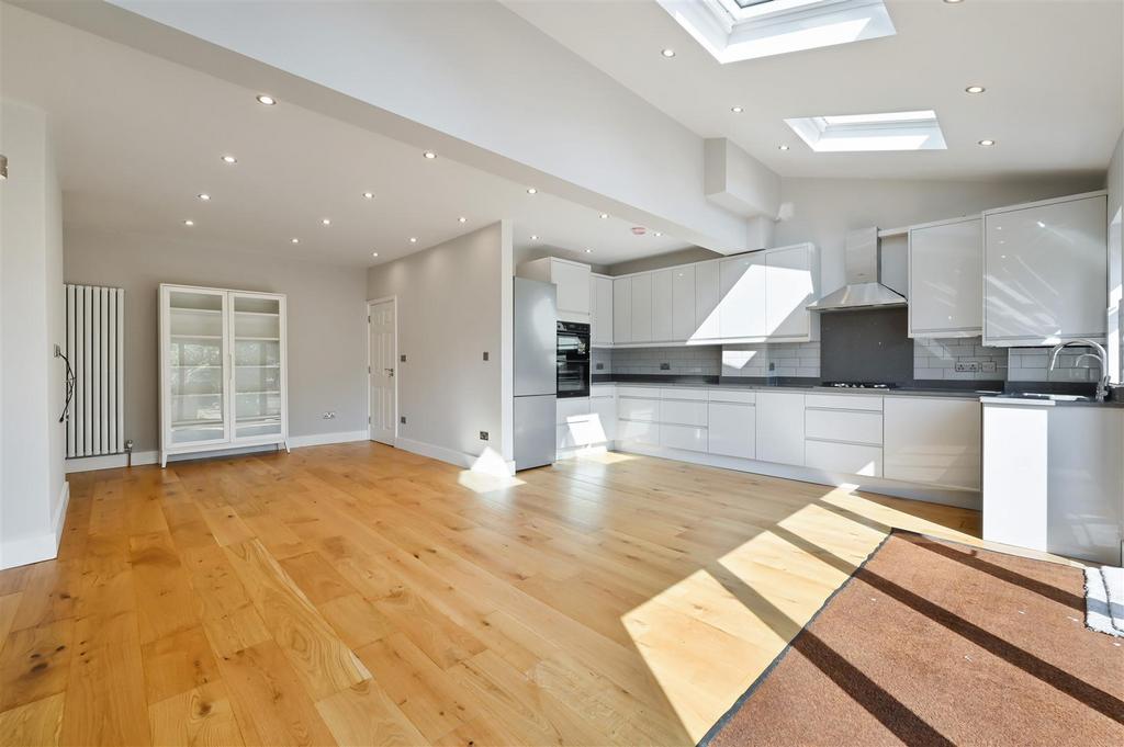 Kitchen 1.jpg
