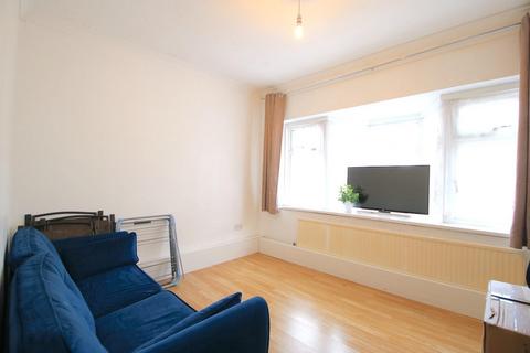 5 bedroom flat to rent, Longbridge Road, Barking IG11