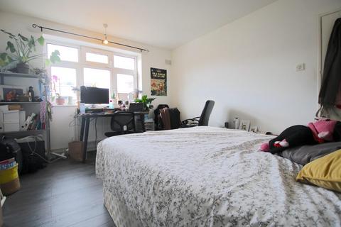 4 bedroom flat to rent, Cable Street, London E1