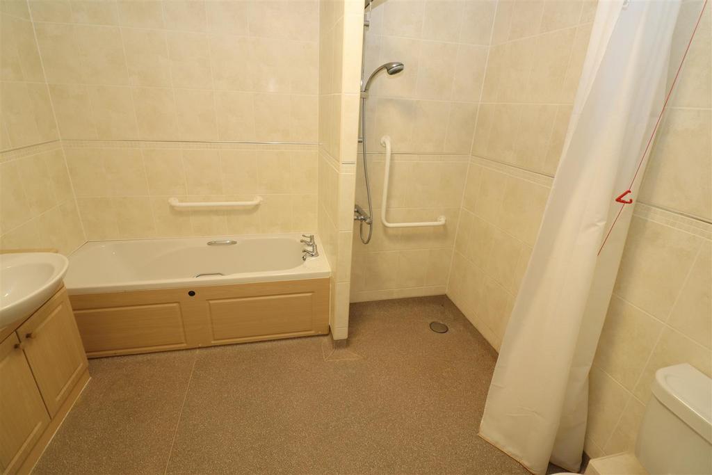 Bath / Shower Room / WC