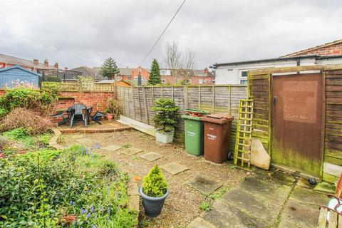 3 Oakland Road, Wakefield, WF1 5LZ