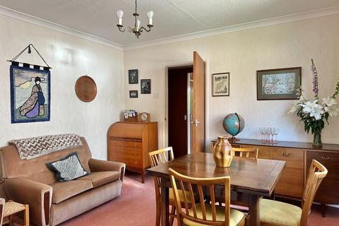 3 bedroom detached house for sale, Gillsway, Kingsthorpe, Northampton NN2