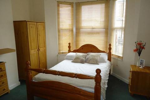 4 bedroom terraced house to rent, Glenroy Street, Cardiff CF24