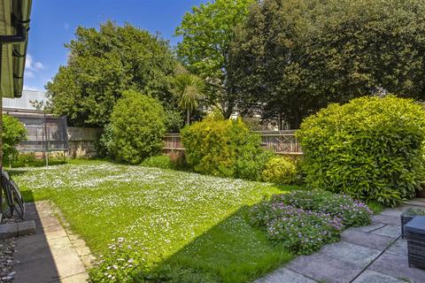 10 Ilex Way, Goring By Sea, Worthing, BN12 4UZ