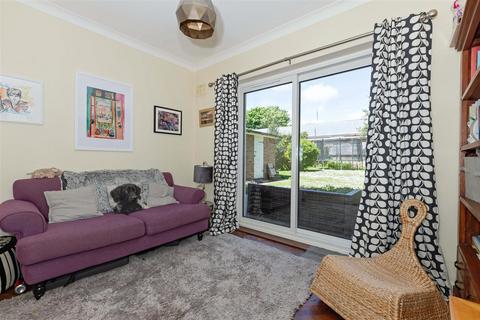 10 Ilex Way, Goring By Sea, Worthing, BN12 4UZ