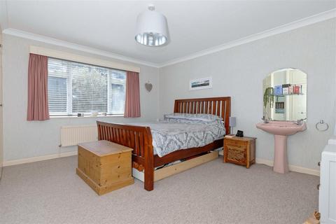 10 Ilex Way, Goring By Sea, Worthing, BN12 4UZ