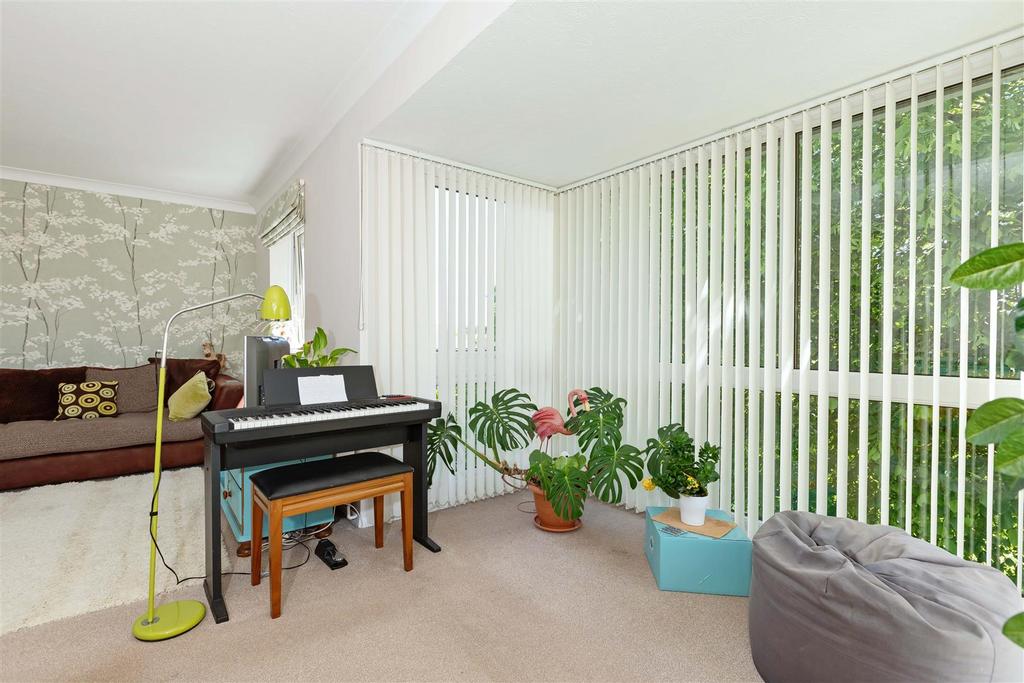 11 Meadowside 17.JPG
