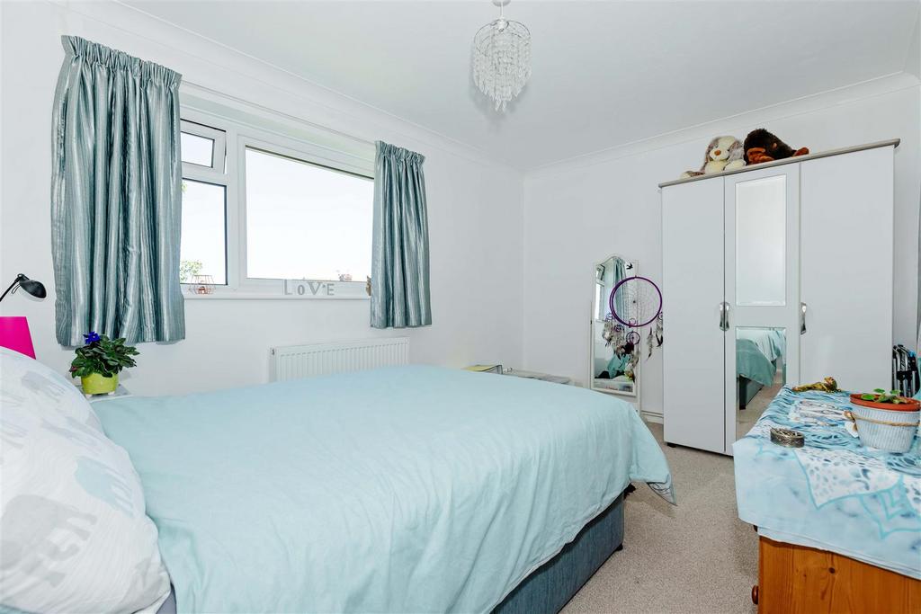 11 Meadowside 2.JPG