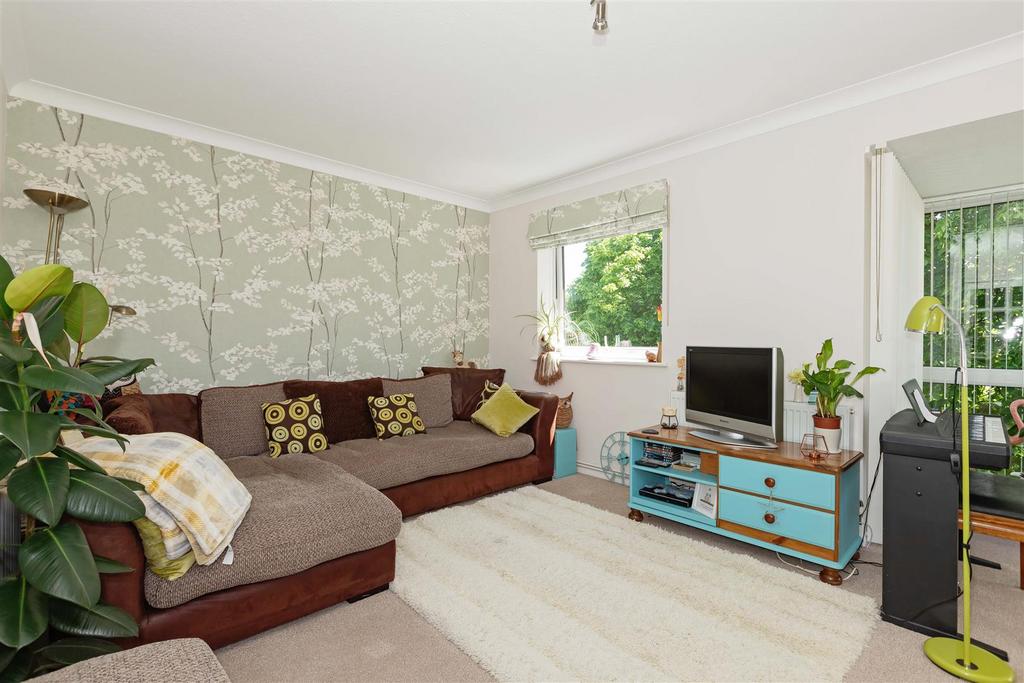 11 Meadowside 16.JPG