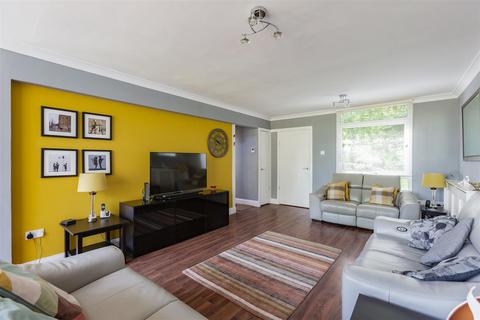 106 Knights Croft, New Ash Green, Longfield, DA3 8HY