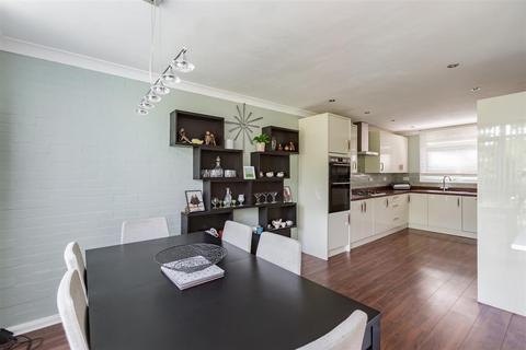 106 Knights Croft, New Ash Green, Longfield, DA3 8HY