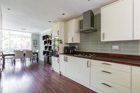 106 Knights Croft, New Ash Green, Longfield, DA3 8HY