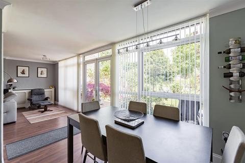 106 Knights Croft, New Ash Green, Longfield, DA3 8HY